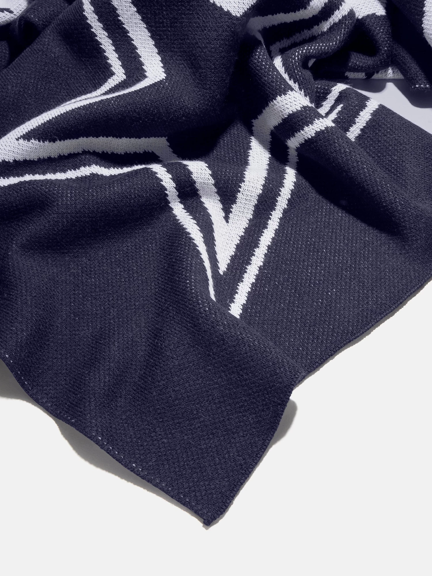 Dallas Cowboys NFL Custom Blanket: Diagonal Star Print - Dallas Cowboys 5 Dallas Cowboys NFL Custom Blanket: Diagonal Star Print - Dallas Cowboys - Image 3