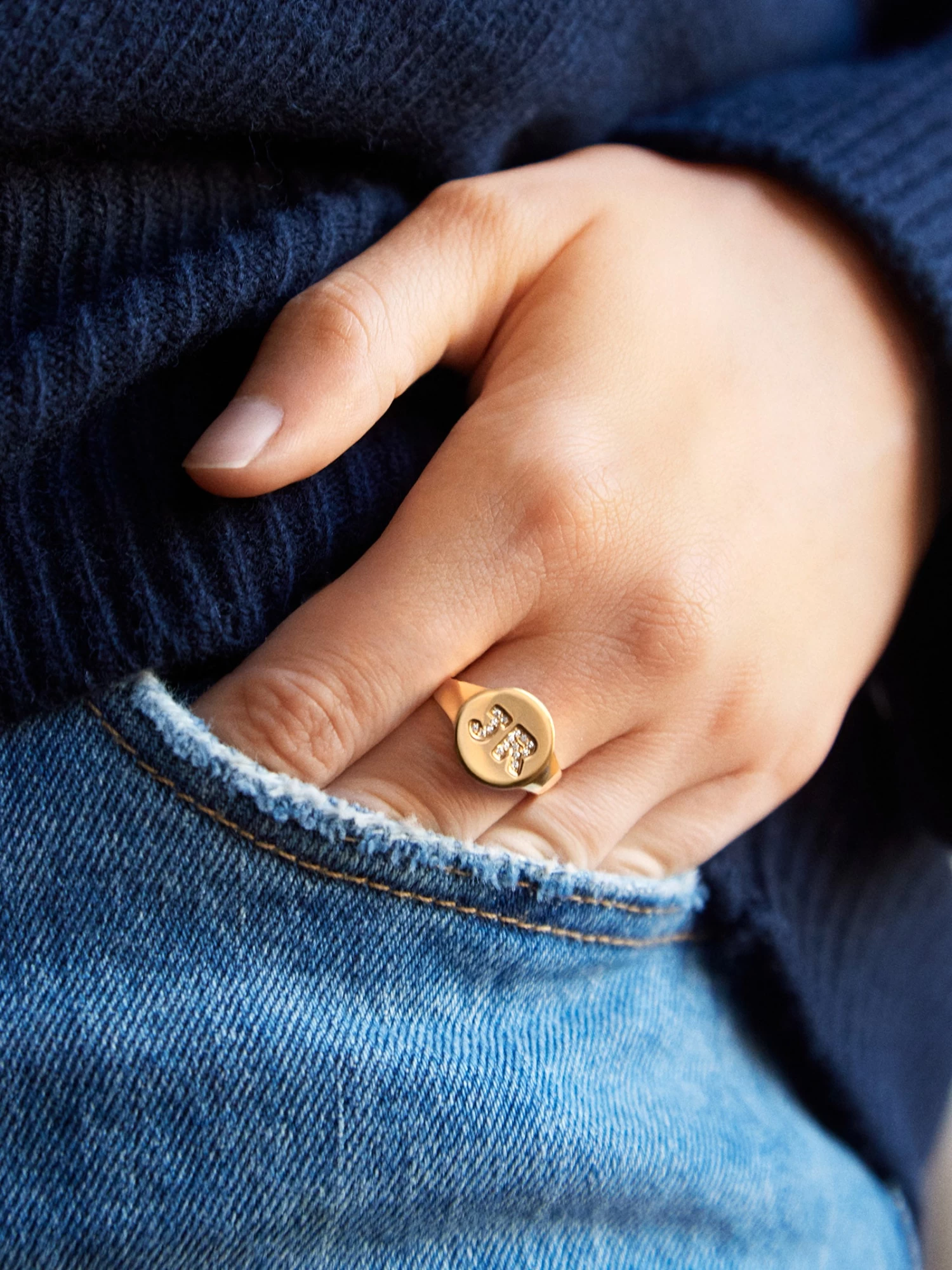 18K Gold Double Initial Signet Ring - Double Letter 4 18K Gold Double Initial Signet Ring - Double Letter - Image 2