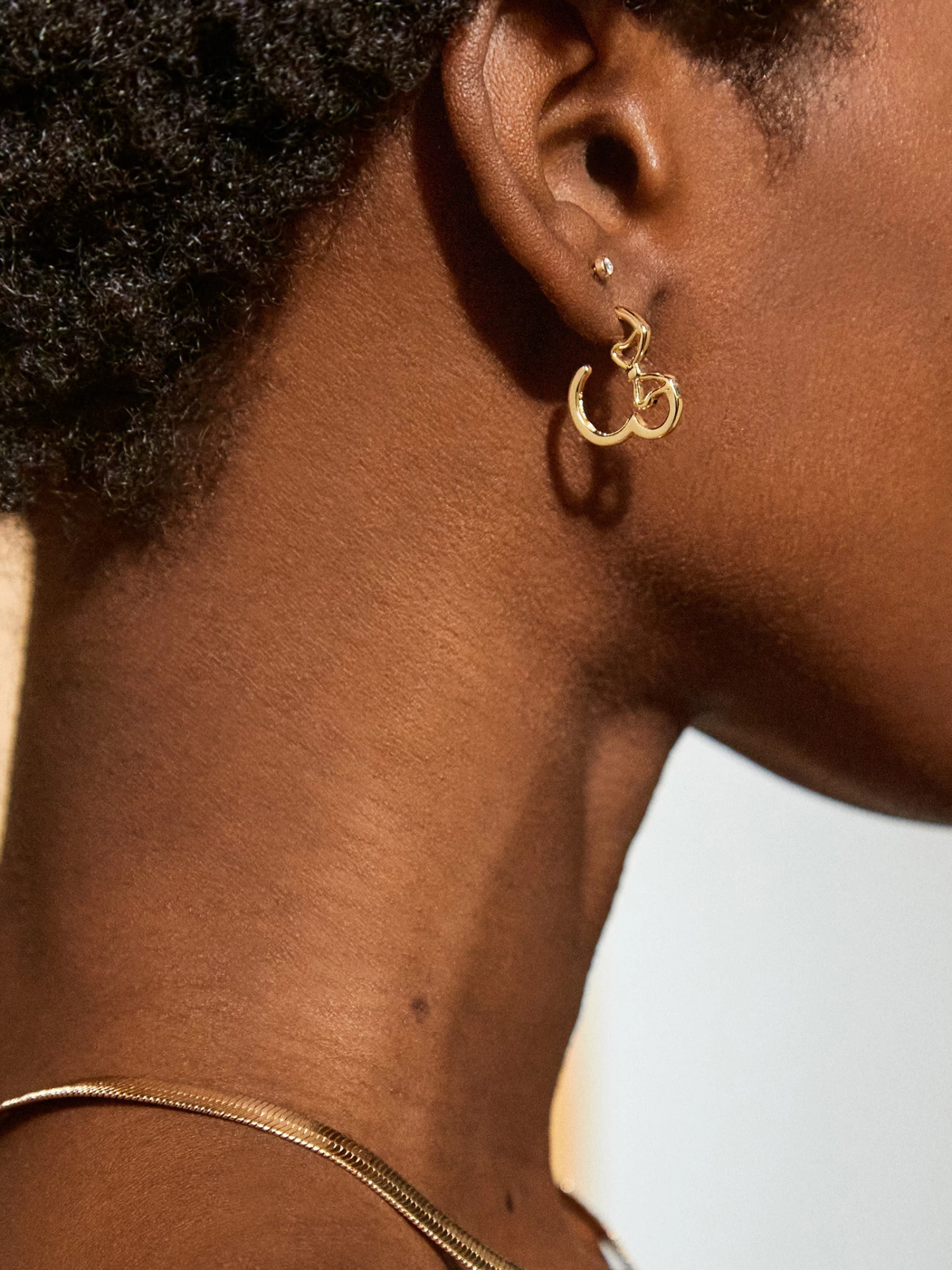 Minnie Mouse Disney Outline Earrings - Gold 4 Minnie Mouse Disney Outline Earrings - Gold - Image 2