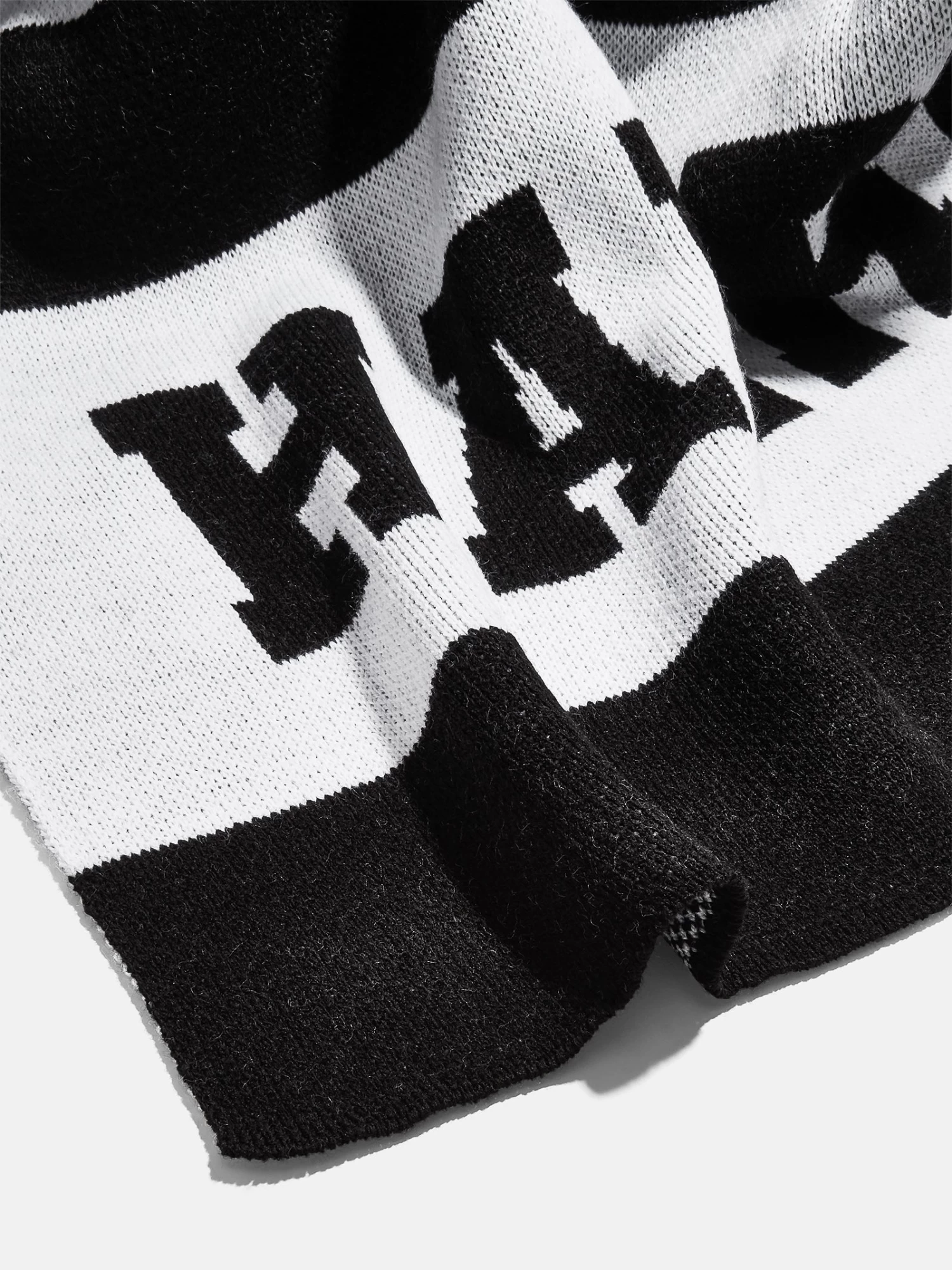 New York Knicks NBA Custom Blanket 6 New York Knicks NBA Custom Blanket - Image 4