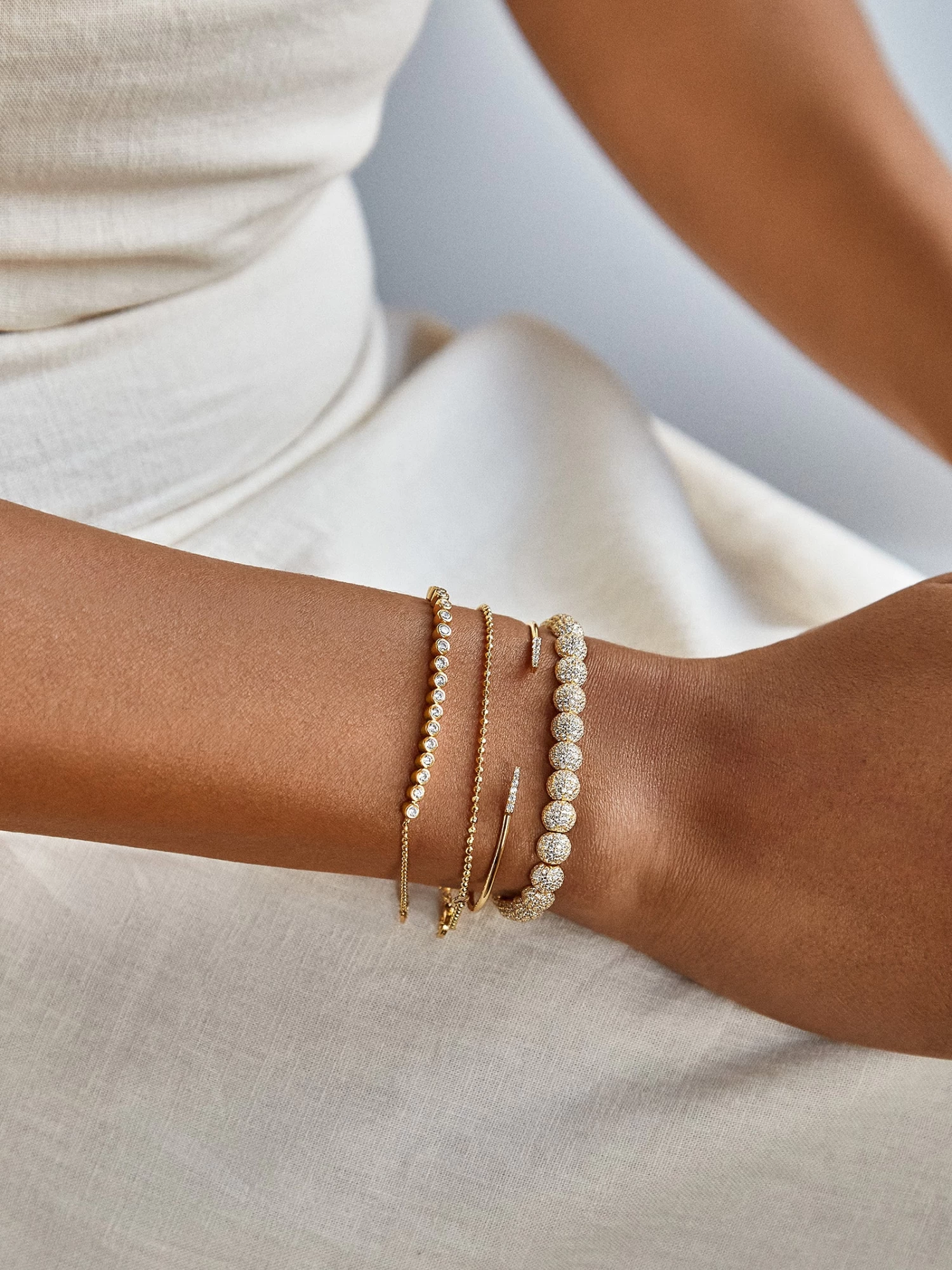 Rima 18K Gold Cuff Bracelet - Smooth Gold 4 Rima 18K Gold Cuff Bracelet - Smooth Gold - Image 2